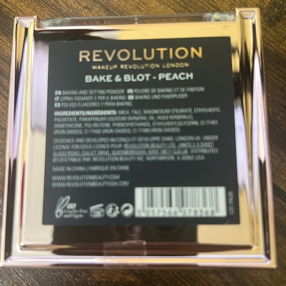 Makeup Revolution Bake & Blot Setting Powder - Peach - Picture 3 of 3